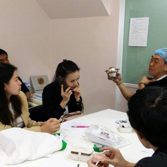 คณะแพทย์ศาสตร์ศิริราช พยาบาล มหาวิทยาลัยมหิดล โรงพยาบาล ศิริราช ปิยมหาราชการุณย์ ให้เกียรติเข้าเยี่ยมชม Patina Dent Lab. คณะแพทย์ศาสตร์ศิริราช พยาบาล มหาวิทยาลัยมหิดล โรงพยาบาล ศิริราช ปิยมหาราชการุณย์ ให้เกียรติเข้าเยี่ยมชม Patina Dent Lab.